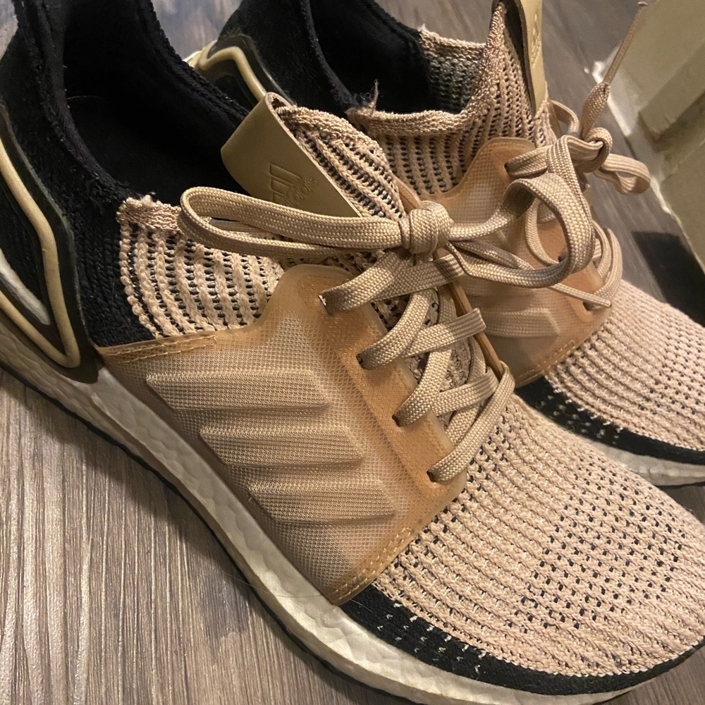 Adidas Ultraboost Women’s 8.5